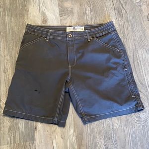 Men’s Coastal Waters Dark Gray Shorts